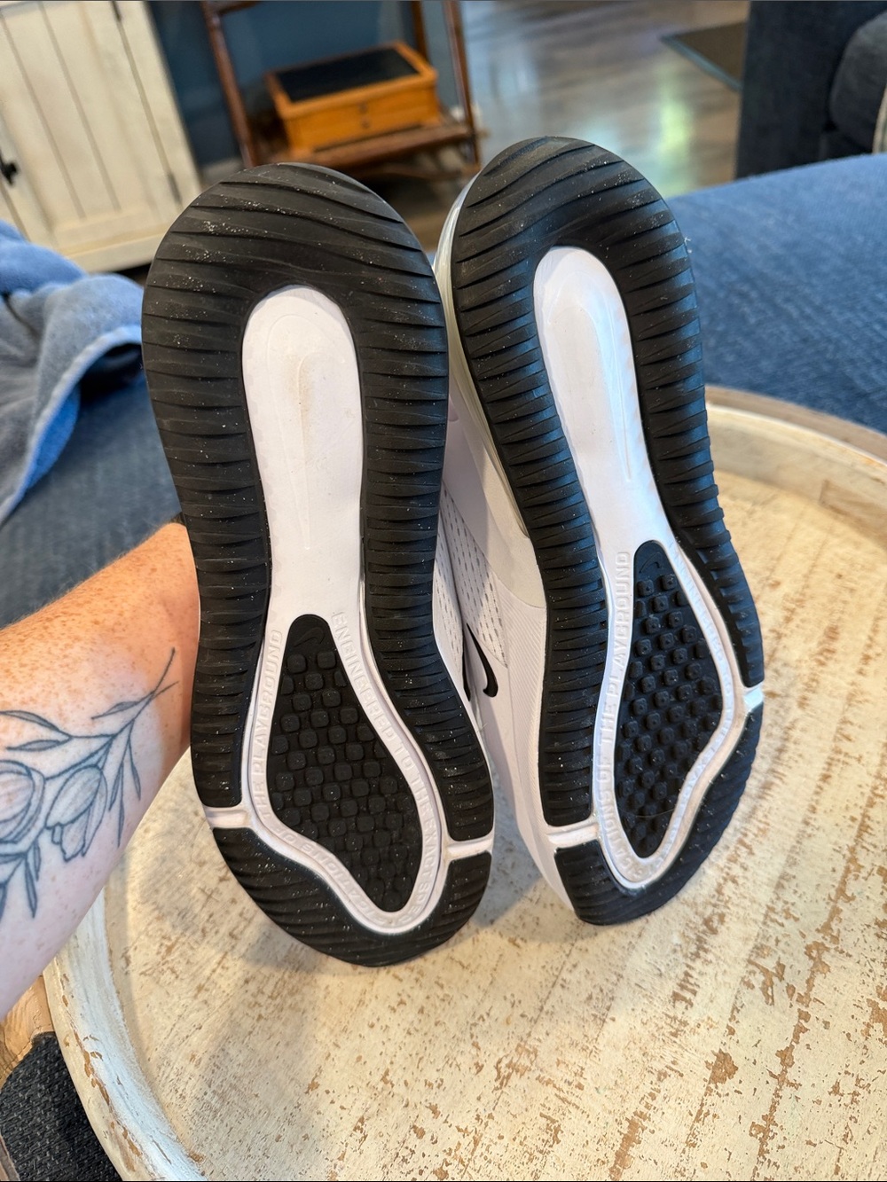 Nike White and Black Women’s Air-Cushion Running Sneakers - Picture 6 of 7